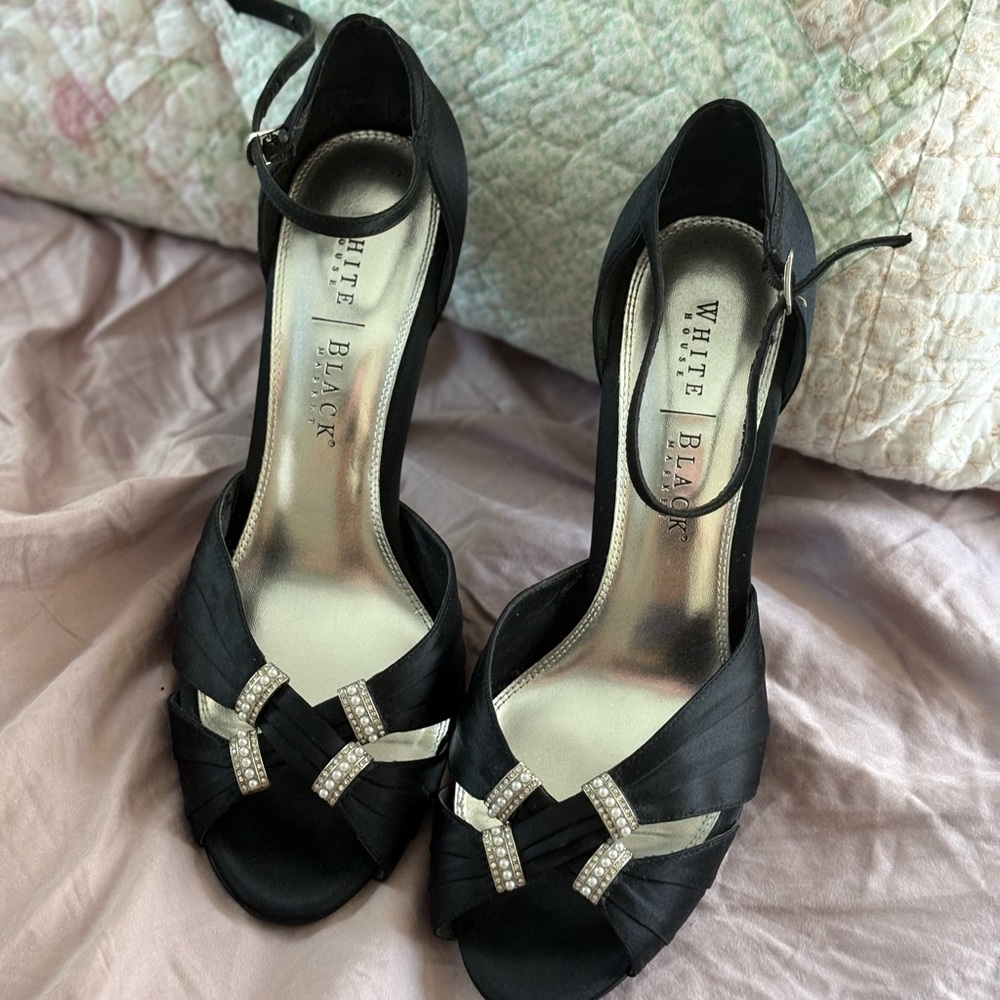 NWT Women's white house black market heels